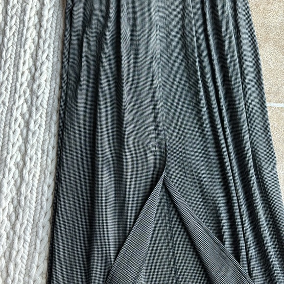 Express Sz 1-2 dress, adjustable straps, 3 buttons and slit - Picture 14 of 16